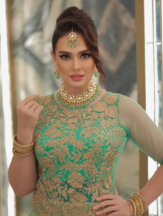 Karena kedua belah pihak tak hadir, Majelis Hakim hanya memeriksa berkas dan bukti apakah sudah memenuhi syarat apa belum. [Instagram/cathrinewilson]