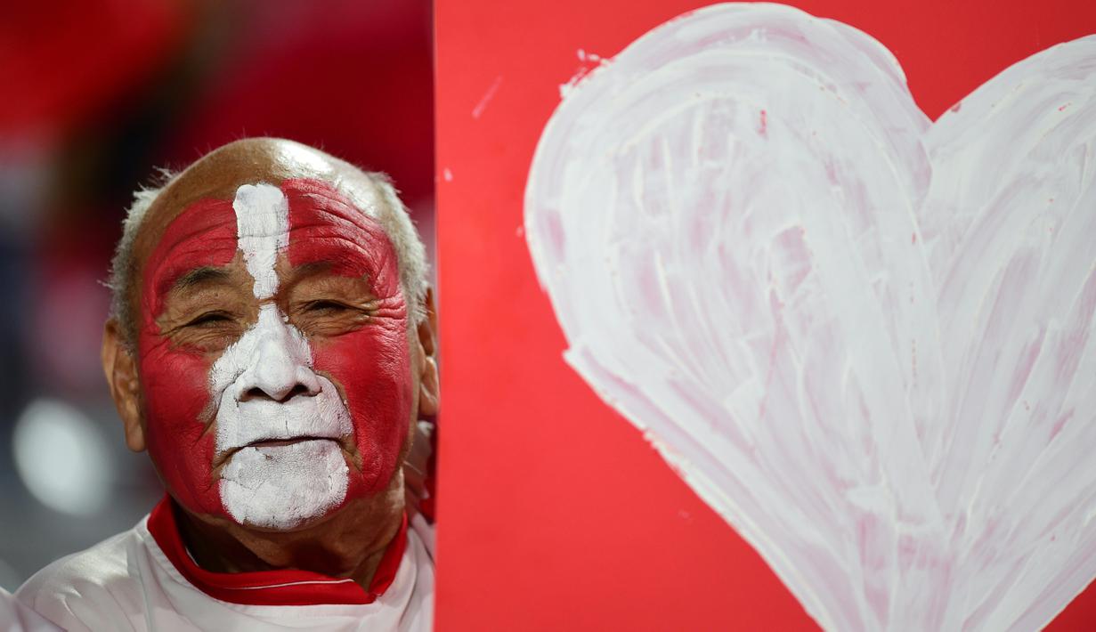 Fans Peru saat mendukung timnya melawan Ekuador pada babak penyisihan grup B Copa America Centenario 2016 di Glendale, Arizona, AS, (9/6/2016) WIB. (AFP/ Alfredo Estrella)