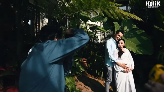 Sudah Hamil Besar Ini 7 Momen Maternity Shoot Asmirandah dan Jonas Rivanno
