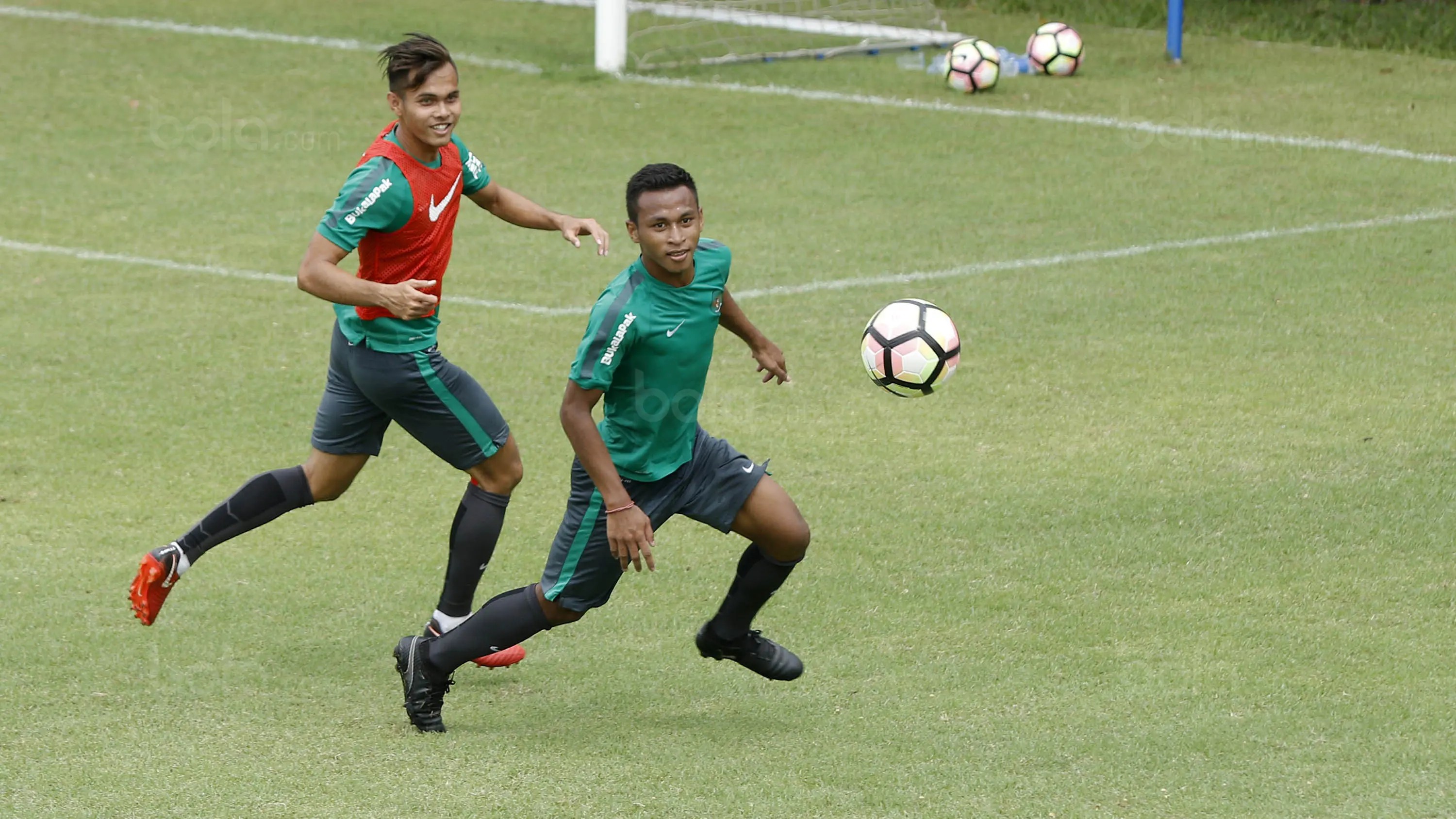 Pemain Timnas Indonesia, Osvaldo Haay, saat sesi latihan di Lapangan ABC, Senayan, Minggu (21/1/2018). Hari terakhir training camp Timnas Indonesia ini ditutup dengan pertandingan internal. (Bola.com/M Iqbal Ichsan)