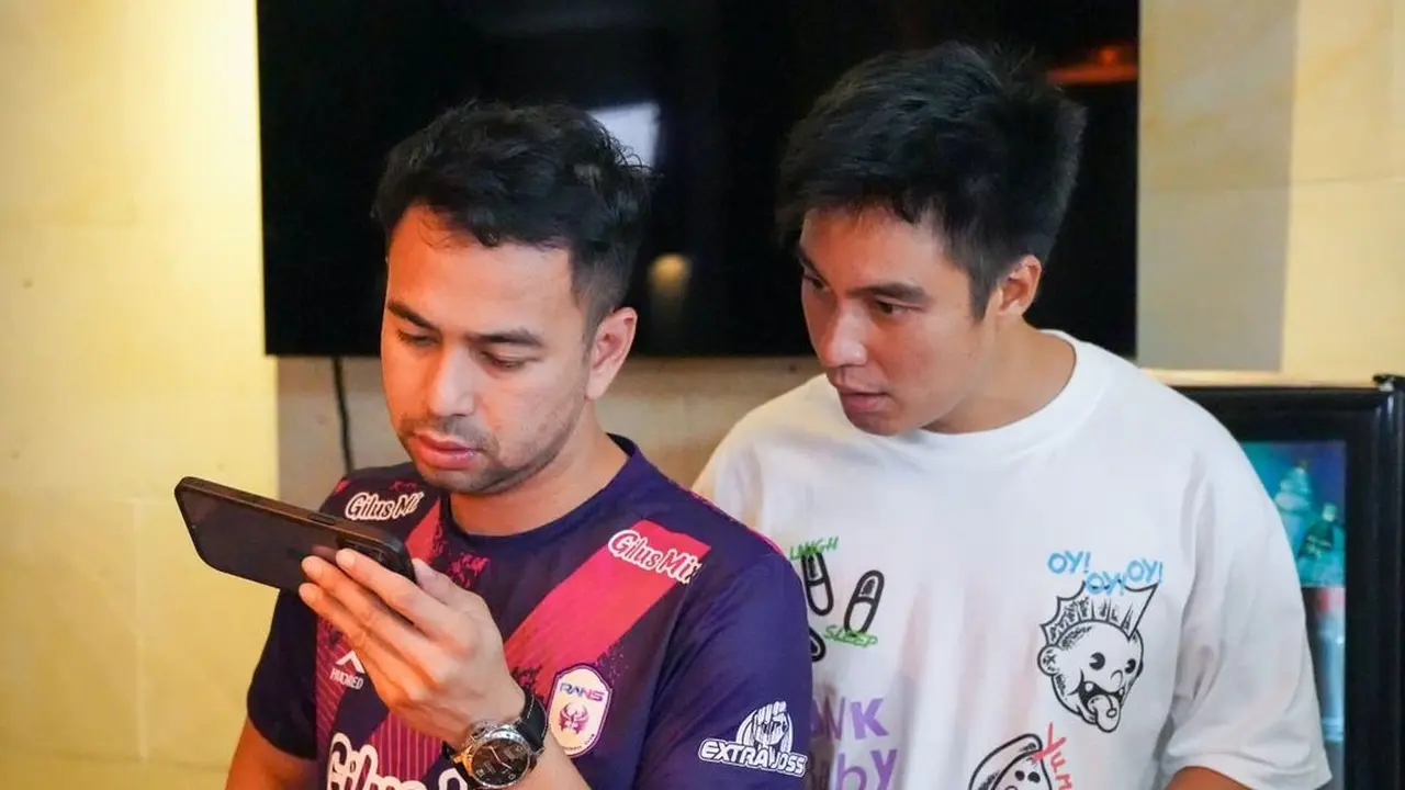 [Fimela] Raffi Ahmad dan Baim Wong