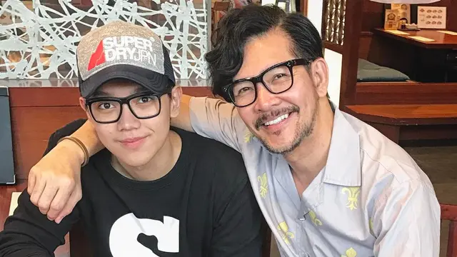 [Bintang] 8 Potret Kekompakan Ferry Salim dan Brandon Salim