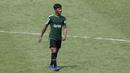 Pemain Timnas Indonesia U-22, Firza Andika, mengamati instruksi saat latihan di Stadion Madya, Jakarta, Kamis (17/1). Latihan ini merupakan persiapan jelang Piala AFF U-22. (Bola.com/Yoppy Renato)