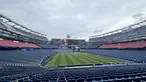 Pemandangan tribun dan lapangan Gillette Stadium di Foxborough, Boston, AS, menjelang pertandingan fase grup Piala Dunia 2026, Kamis (18/6/2026). Stadion berkapasitas lebih dari 65 ribu penonton ini menjadi salah satu venue penyelenggara Piala Dunia 2026 dengan fasilitas modern, hamparan rumput berkualitas tinggi, serta layar raksasa yang menjadi daya tarik utama. (KLY Sports/Hery Kurniawan/Adv/Powerade)