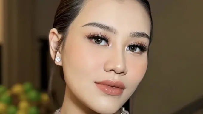 Aaliyah Massaid Tampil Fresh Dibalut Kebaya Kutu Baru saat Hadir di Akad Nikah Alyssa Daguise dan Al Ghazali