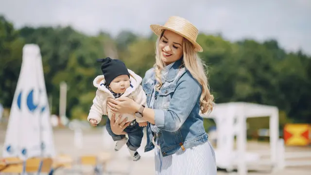 Butuh Ide Liburan Keluarga? Ini Destinasi Ramah Bayi yang Aman dan Nyaman (Foto: Freepik/prostooleh)