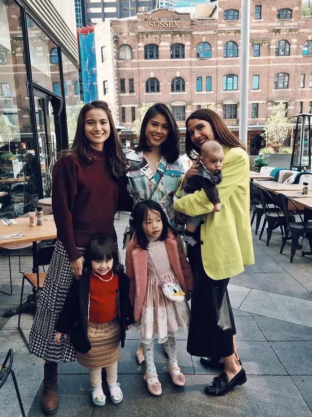 7 Momen Kebersamaan Geng Flawsome Acha Septriasa Kumpul Bareng di Australia