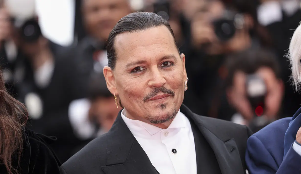 <p>Sementara itu, sidang akhir antara Johnny Depp dan Amber Heard telah selesai pada Juni 2022 dengan pengadilan memerintahkan Amber untuk membayar Depp sebesar USD 10 juta atau sekitar Rp 145 miliar sebagai ganti rugi. (Photo by Vianney Le Caer/Invision/AP)</p>