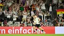 Tiga menit berselang atau menit ke-72, Jerman menambah keunggulan melalui aksi eksekusi tendangan bebas gemilang Florian Wirtz. (INA FASSBENDER/AFP)