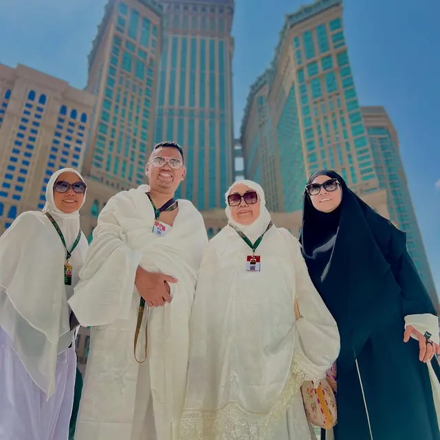 6 Potret Astrid Kuya Umrah di Bulan Ramadan,