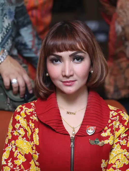 "Semoga masing-masing pihak dari Nikita, masyarakat umum mengambil hikmahnya agar bisa menyikapi hidup lebih baik lagi. Kalau aku sih, hidup itu selalu bersyukur menikmati apa yang sudah kita peroleh." ujar Roro. (Nurwahyunan/Bintang.com)