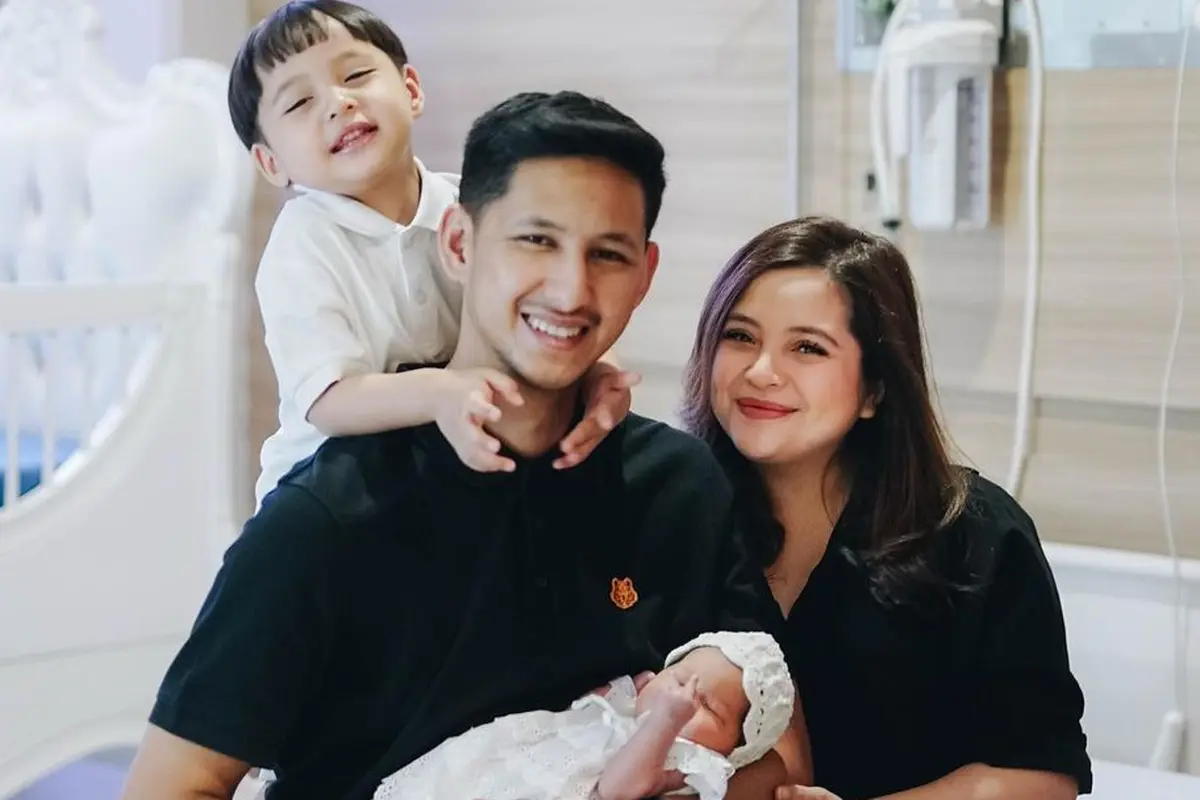 6 Pemotretan Keluarga Terbaru Tasya Kamila yang Kini Bersama Dua Buah Hati
