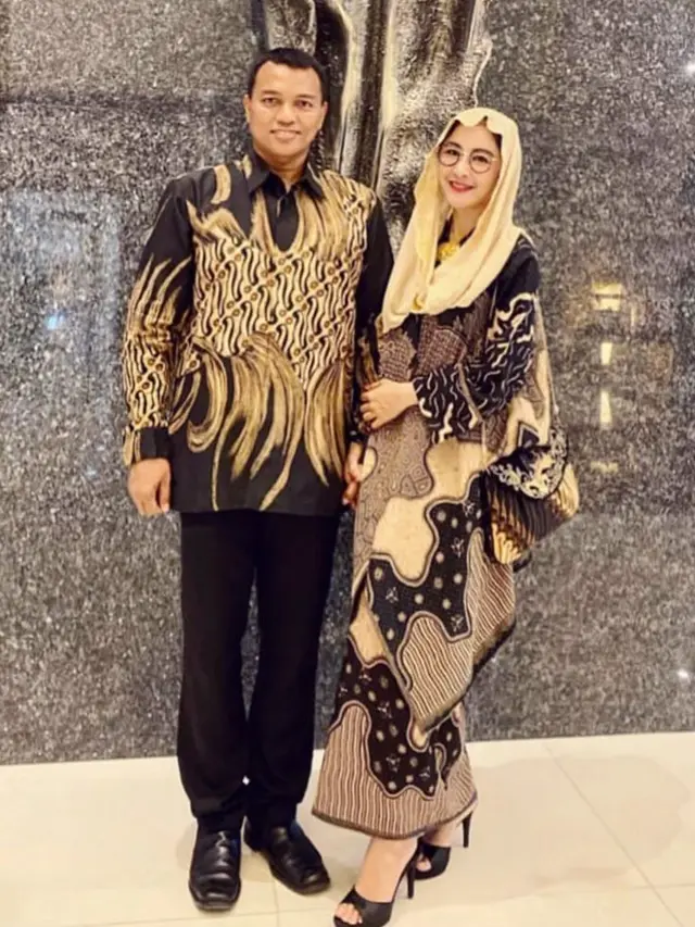 Uut Permatasari dan suami