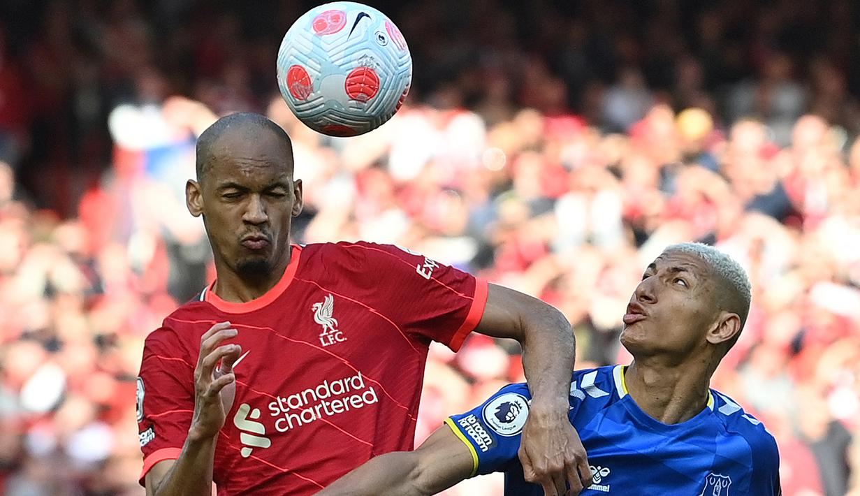Fabinho. Gelandang berusia 28 tahun ini didatangkan Liverpool dari AS Monaco pada awal musim 2018/2019 dengan nilai transfer sebesar 45 juta euro atau setara Rp684 miliar. Selama total 4 musim, hingga kini ia telah tampil dalam 169 laga di semua ajang dengan torehan 11 gol dan 8 assist. Bersama Timnas Brasil ia telah mengoleksi 25 caps dengan torehan 1 assist sejak melakukan debut pada 7 Juni 2015. (AFP/Paul Ellis)