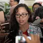 Pengacara dari Law Firm Fifi Lety Indra & Partners, Josefina Agatha Syukur memberi keterangan kepada awak media saat mendatangi PN Jakarta Utara, Senin (8/1). Josefina membenarkan gugatan cerai Ahok terhadap Veronica Tan. (Liputan6.com/Arya Manggala)