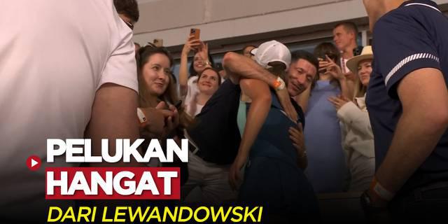 VIDEO: Raih Gelar Juara Prancis Terbuka 2022, Iga Swiatek Dapat Pelukan Hangat dari Robert Lewandowski