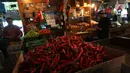 Aktivitas perdagangan di Pasar Senin, Jakarta, Rabu (22/6/2022). Konflik Rusia dan Ukraina menambah melambungkan harga pangan dunia, namun inflasi Indonesia paling rendah. (Liputan6.com/Angga Yuniar)