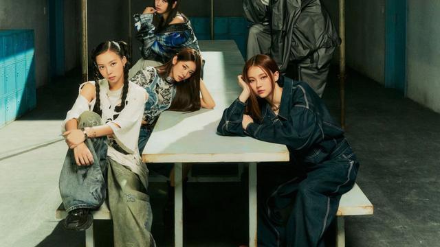 Potret kelima member Girl Group MEOVV (Dok. Instagram @meovv)