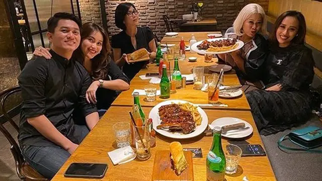 Ayu Ting Ting mesra dengan Adit Jayusman