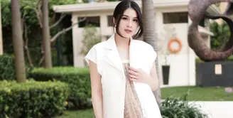 Sandra Dewi mengaku jika dirinya sempat mengalami kenaikan berat badan hingga puluhan kilo. Akan tetapi setelah satu bulan pasca melahirkan, tubuhnya kembali langsing seperti semula. (Foto: instagram.com/sandradewi88)