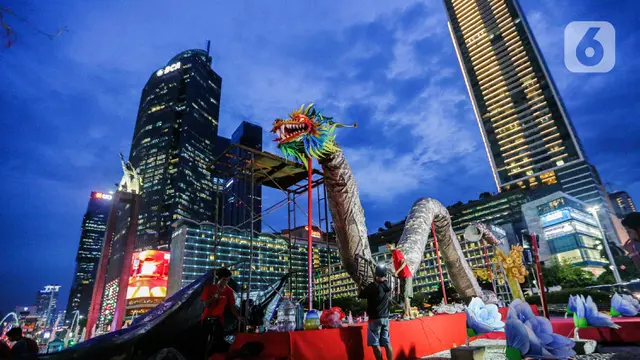 Kawasan Bundaran HI Jakarta Berhias Naga Raksasa