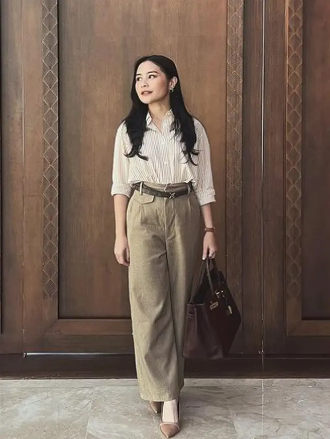 Prilly Latuconsina ala wanita karier (Instagram/prillylatuconsina96)