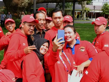 Presiden Joko Widodo melepas kontingen Indonesia untuk Asian Para Games 2018. Acara pelepasan digelar di halaman tengah Istana Merdeka pada Selasa, 2 Oktober 2018. (Kris - Biro Pers Setpres)