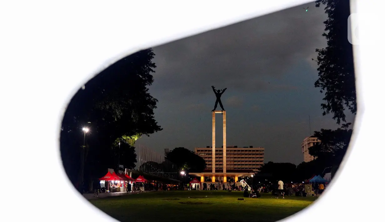 Terkait keamanan, Pemprov Daerah Khusus Jakarta sudah memasang kamera pemantau atau CCTV di kawasan taman yang juga dijaga langsung oleh beberapa petugas keamanan. (Liputan6.com/Herman Zakharia)
