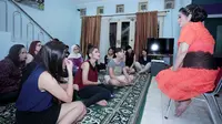 Kado dan Pesan Spesial Vina Panduwinata untuk Finalis Mamamia