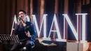 Pada acara peluncuran gift set edisi Ramadan ini, Afgan hadir meramaikan dengan lantunan suara merdu. Ia tampak begitu menawan dalam balutan suit berwarna navy.  [ Dok: Armani Beauty Indonesia ]