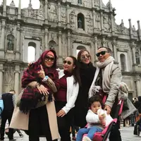 Ayu Ting Ting berlibur ke Macau bersama keluarga di akhir tahun 2015. (Instagram @ayutingting92)