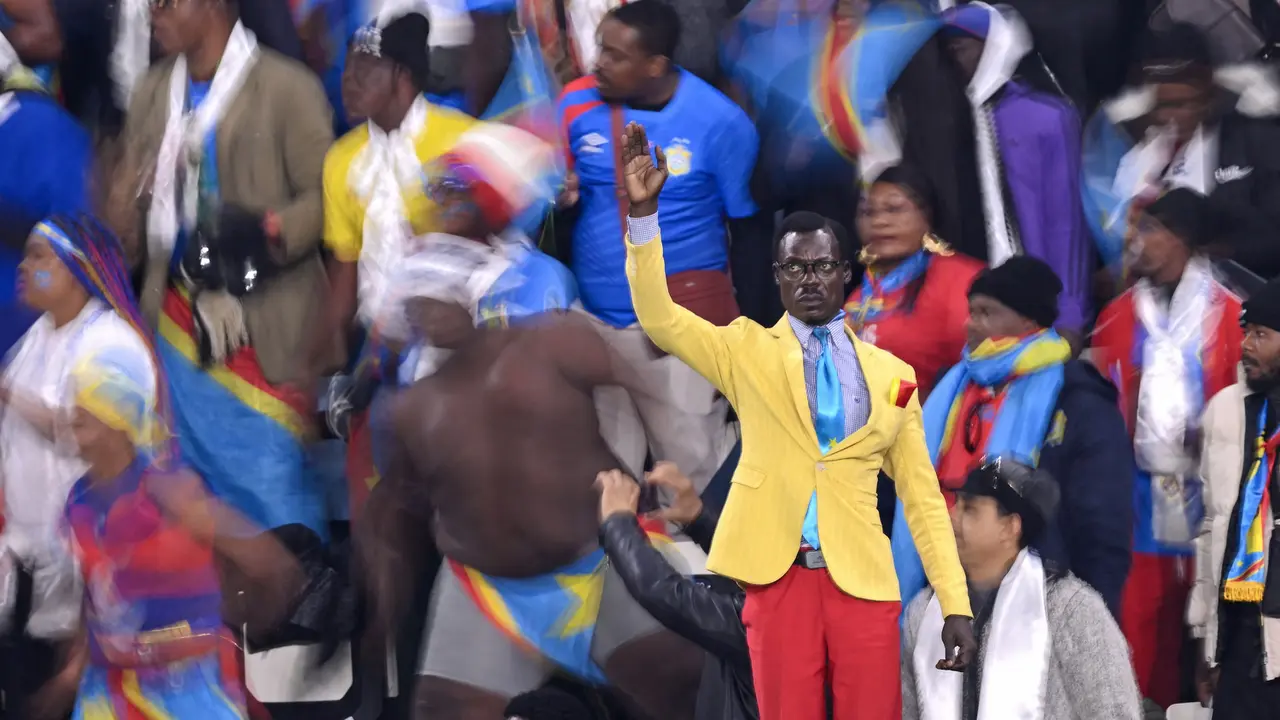 Foto: Suporter Kongo Curi Perhatiang dengan Mematung selama Pertandingan di Piala Afrika 2025