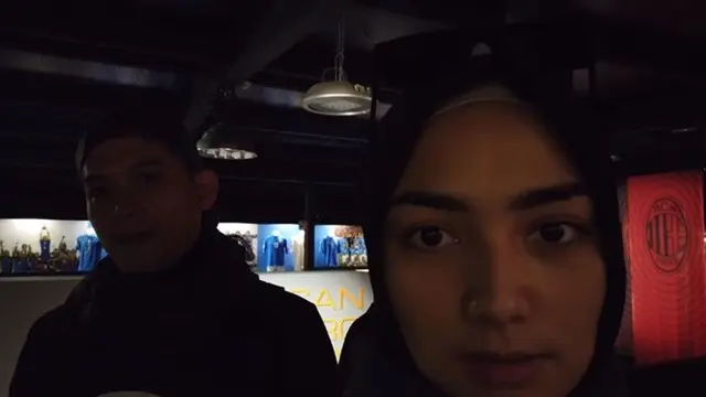 7 Momen Seru Citra Kirana dan Rezky Aditya di Milan, Beli Baju Bayi