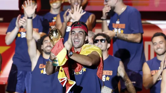 Ferran Torres Angkat Trofi Dunia, Awalan Kemenangan_BYTES