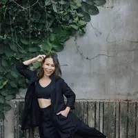 Instruktur olahraga bersertifikasi Riana Bismarak berinisiatif untuk mengadakan kelas olahraga online melalui
sosial media, GengGobyos dengan konsep Cardio Toning.