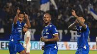 Momen Persib Bandung kalahkan Malut United FC pada pekan ke-14 BRI Liga 1 2024/2025 di Stadion GBLA, Kota Bandung, Jumat (13/12/2024) malam. (Erwin Snaz/Bola.com)