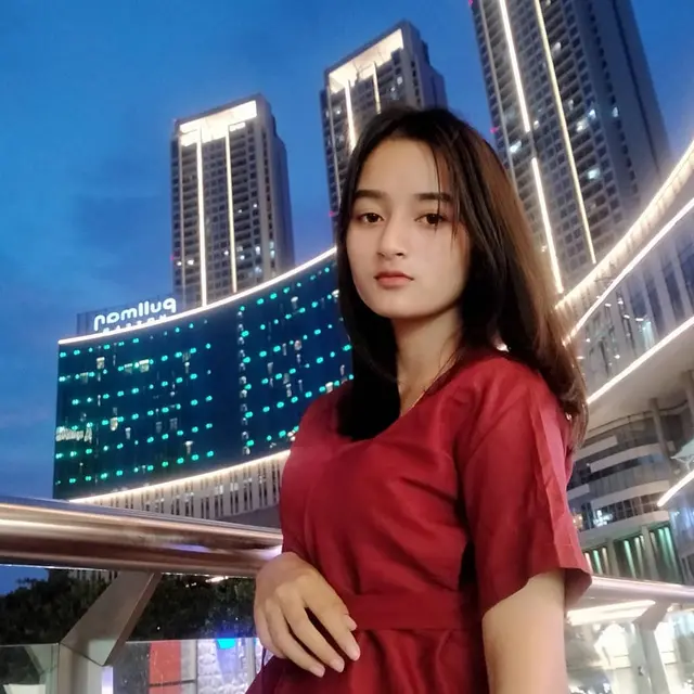 Disebut Mirip Megan Domani Sampai Reemar, Ini 6 Potret Dina Wanita Viral di TikTok