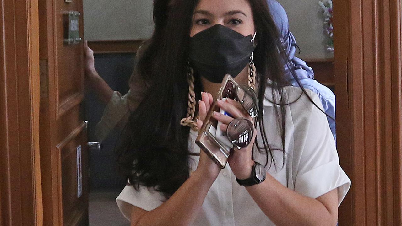 FOTO: Wulan Guritno Hadiri Sidang Cerai dengan Adila Dimitri