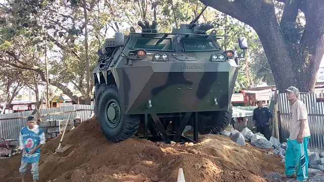Panser Anoa Menjaga Taman Trunojoyo Kota Malang