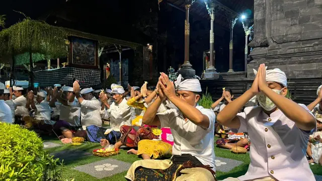 Perayaan Tumpek Krulut di Bali