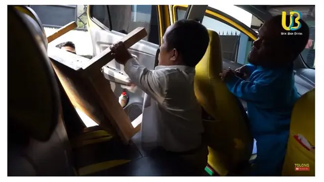 Sepi Kerjaan, Ini 10 Potret Ucok Baba Banting Setir Jualan Sosis Bakar