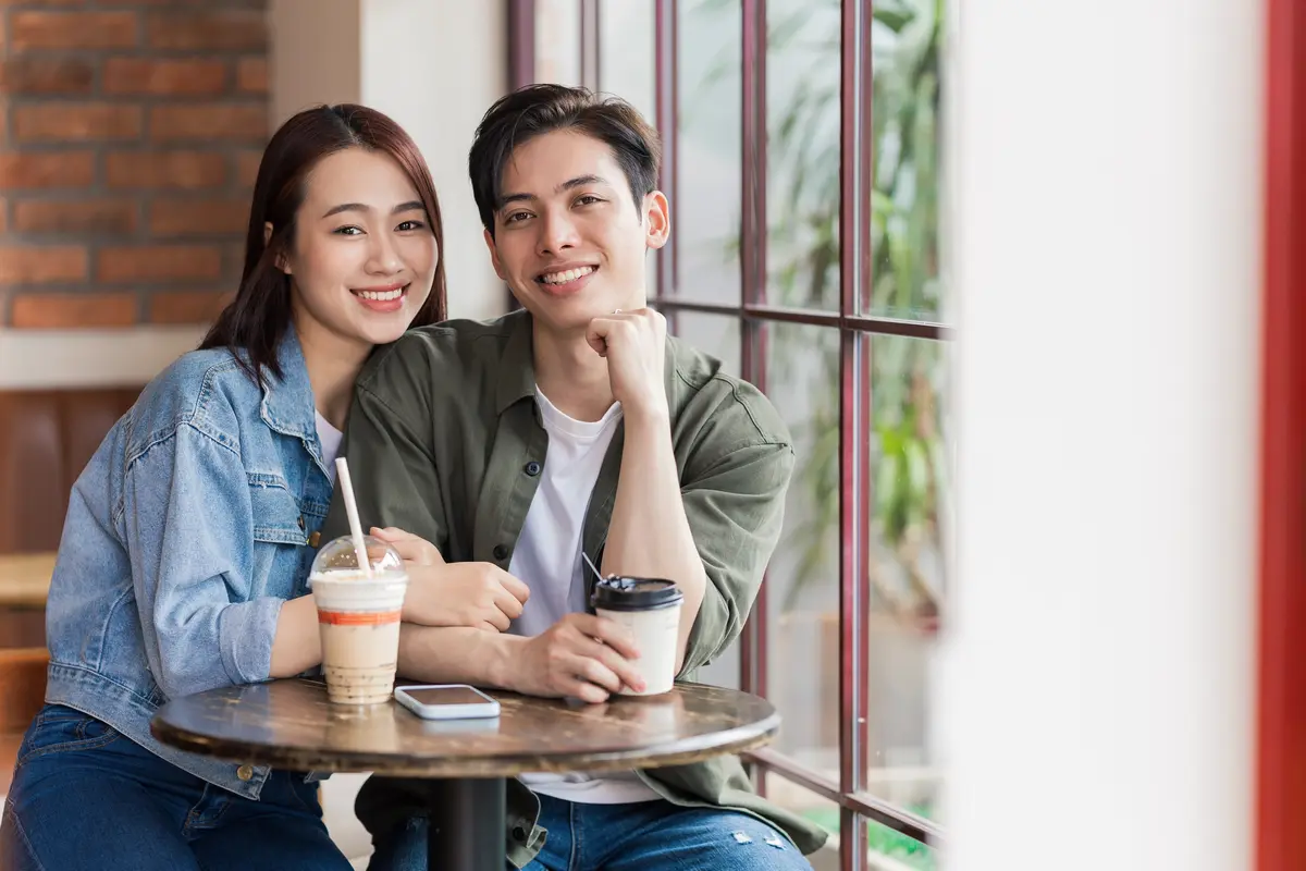 perempuan dan pasangan 4 mei