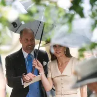 Intip gaya busana Kate Middleton saat hadiri pernikahan Peter Philips dan Harriet Sperling (@katemiddletonprincessofwalesuk)
