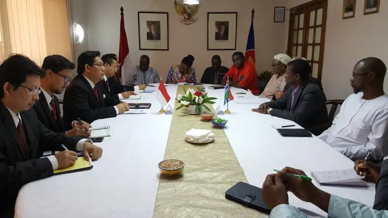 Menteri Pendidikan Tinggi Gambia mengunjungi KBRI Dakar. (Dukumentasi Kemlu)