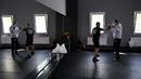 Petinju amatir berlatih di All Stars Boxing Club, Kiev, Ukraina, 10 Mei 2022. Suara hip hop bercampur dengan bunyi pukulan tinju saat sekelompok petinju melepaskan stres terpendam di tengah perang Ukraina. (Sergei SUPINSKY/AFP)