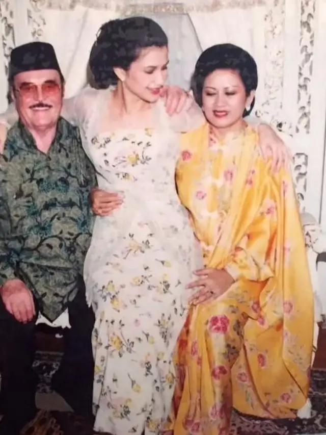 6 Tranformasi Tamara Bleszynski dari Remaja Hingga Disebut Netizen Mirip Mpok Atiek