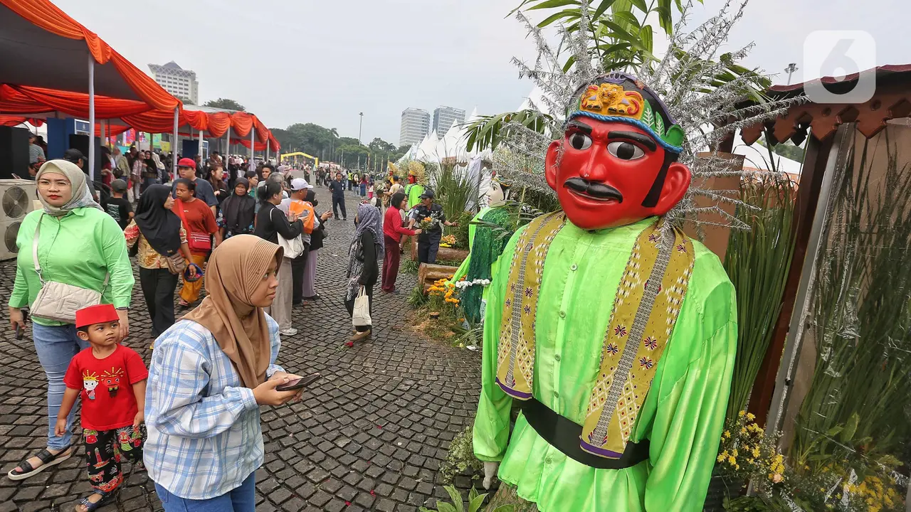 Warga Jakarta dan Sekitarnya Padati Perayaan Lebaran Betawi 2025 di Monas