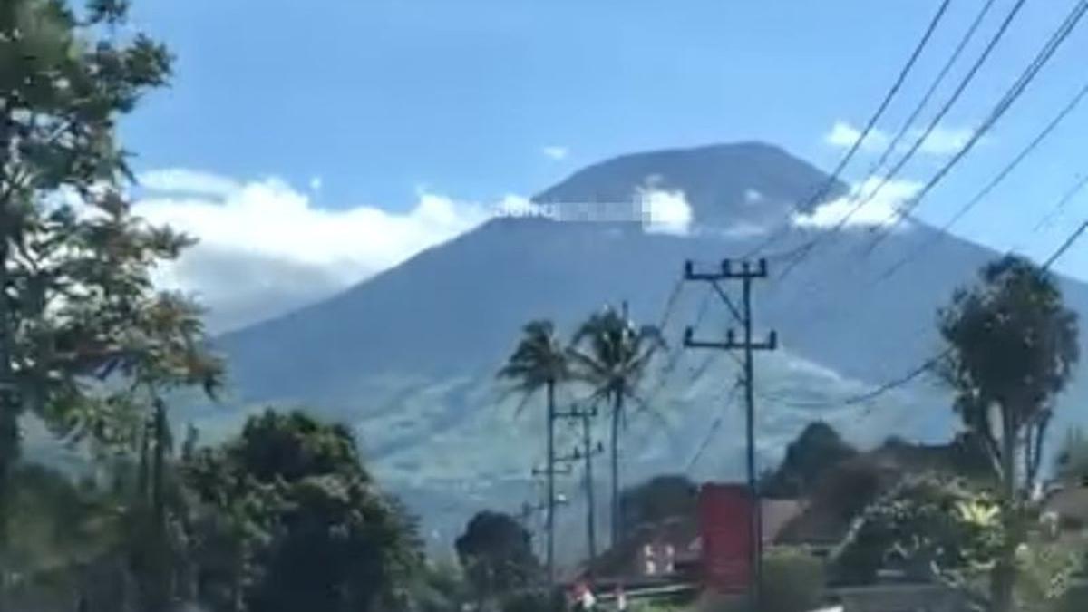 Detik-detik Gunung Dempo Meletus, Semburan Abu Setinggi 3,5 Km Menuju Satu Arah
