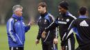 Guus Hiddink sendiri sebelumnya sudah pernah melatih The Blues pada periode Februari hingga Juni 2009. (AFP/Glyn Kirk)