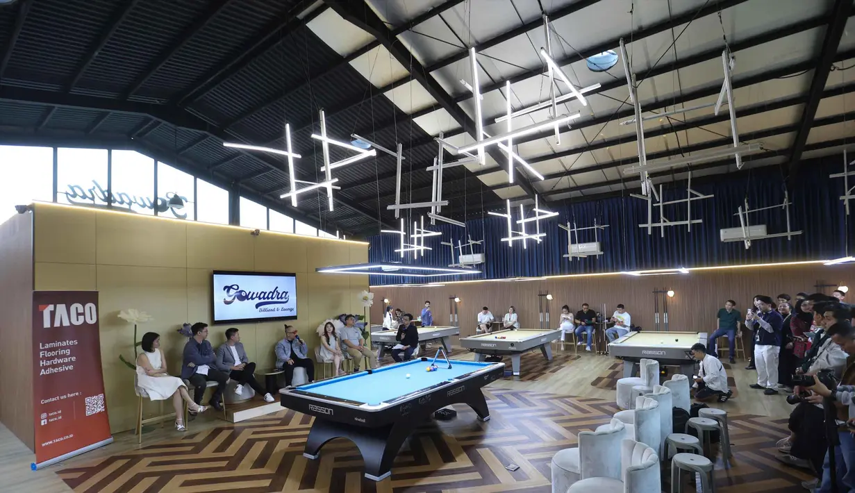 Mengusung konsep ruang interaksi keluarga, di Gowadra Billiard, pengunjung bisa membawa keluarga, termasuk anak-anak karena ruangan yang bebas dari asap rokok. Tampak dalam foto, Founder & Vision Driver, Yovita Lesmana; Founder Gowadra, Tinggo Xiao; General Manager Community Development TACO, Andika Tjandra; dan arsitek RSI Group, Revano Satria (kiri ke kanan); saat memberi keterangan kepada pewarta di Gowada Billiard, Jalan Thamrin Boulevard Pantai Indah Kapuk 2 (PIK 2), Kabupaten Tangerang, Banten, pada Rabu (11/2/2026). (Kapanlagi.com/Budy Santoso)